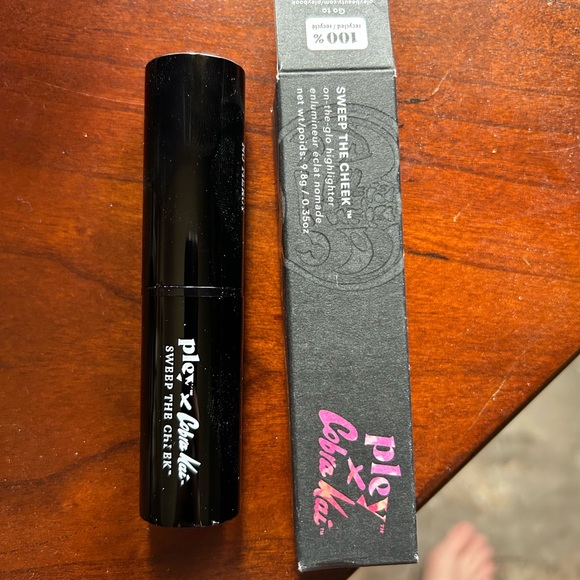 Cobra Kai Highlighter - Picture 2 of 2